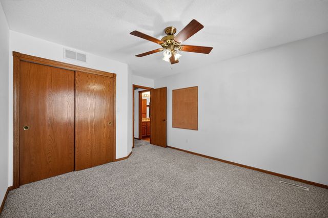 906 NE Barrington Court, Ankeny, IA 50021