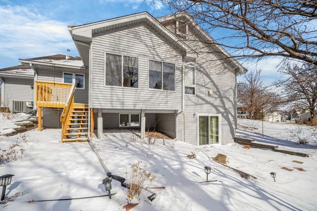 906 NE Barrington Court, Ankeny, IA 50021