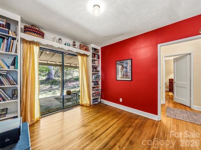 28 Canterbury Road, Asheville, NC 28805