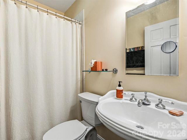 28 Canterbury Road, Asheville, NC 28805