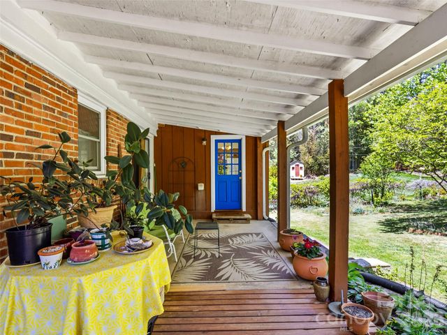 28 Canterbury Road, Asheville, NC 28805