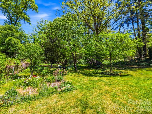 28 Canterbury Road, Asheville, NC 28805