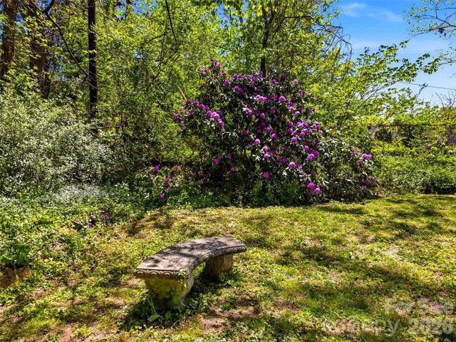 28 Canterbury Road, Asheville, NC 28805