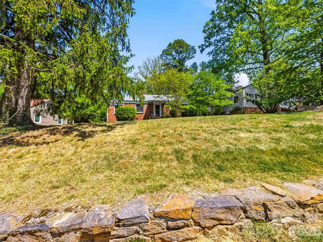 28 Canterbury Road, Asheville, NC 28805
