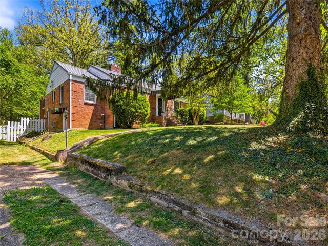 28 Canterbury Road, Asheville, NC 28805
