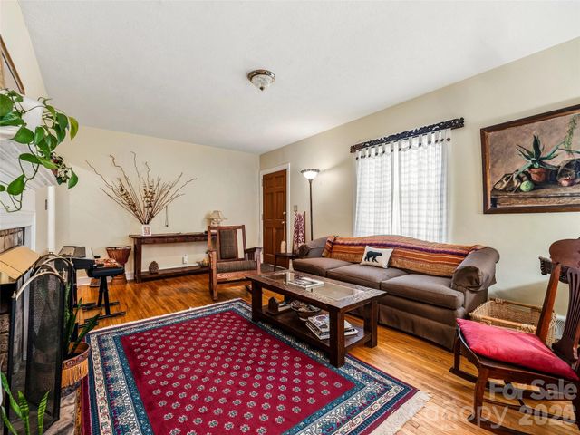 28 Canterbury Road, Asheville, NC 28805