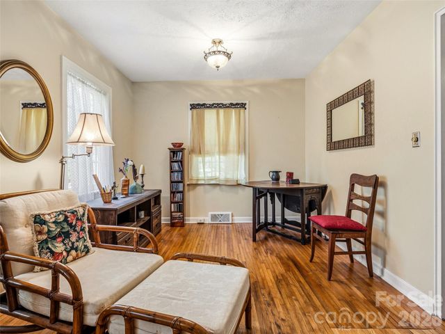28 Canterbury Road, Asheville, NC 28805