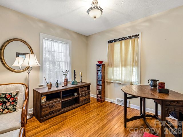 28 Canterbury Road, Asheville, NC 28805