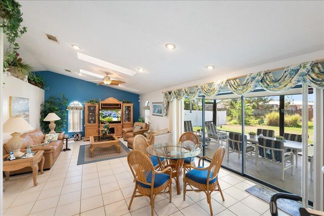 522 SE Majestic Terrace, Port St Lucie, FL 34953
