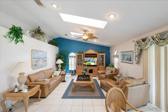 522 SE Majestic Terrace, Port St Lucie, FL 34953