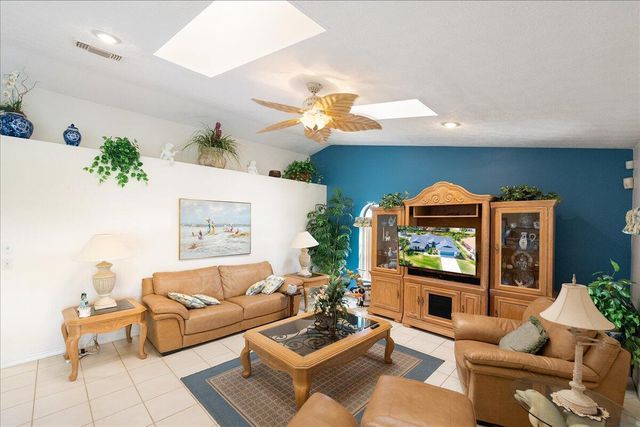 522 SE Majestic Terrace, Port St Lucie, FL 34953