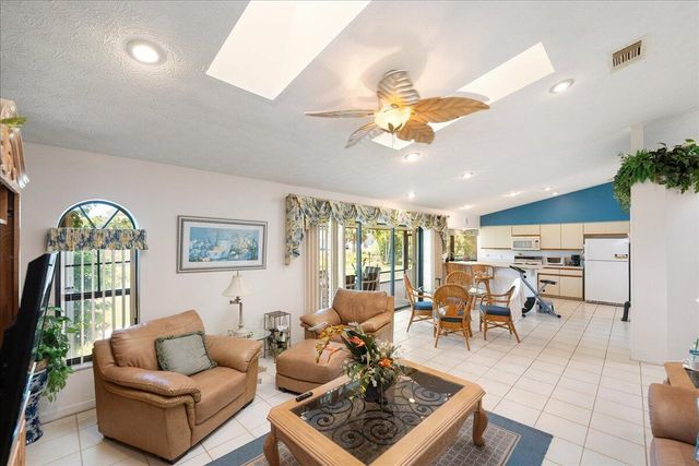522 SE Majestic Terrace, Port St Lucie, FL 34953