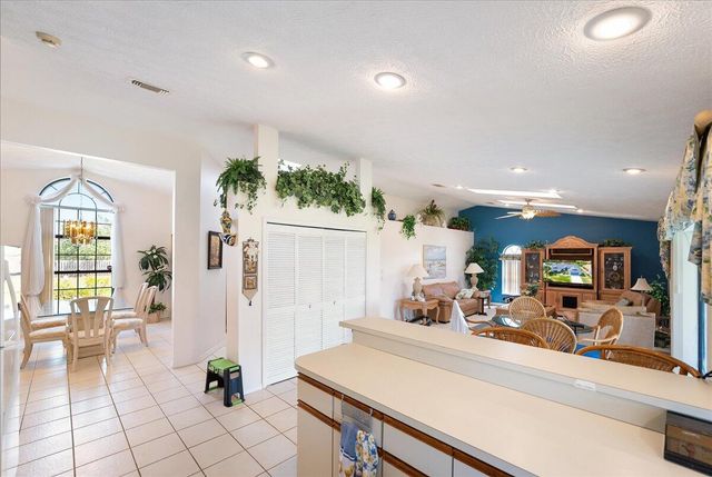 522 SE Majestic Terrace, Port St Lucie, FL 34953