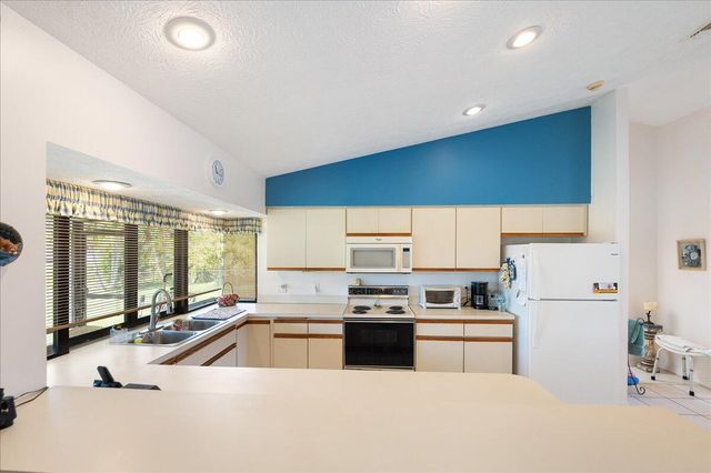 522 SE Majestic Terrace, Port St Lucie, FL 34953