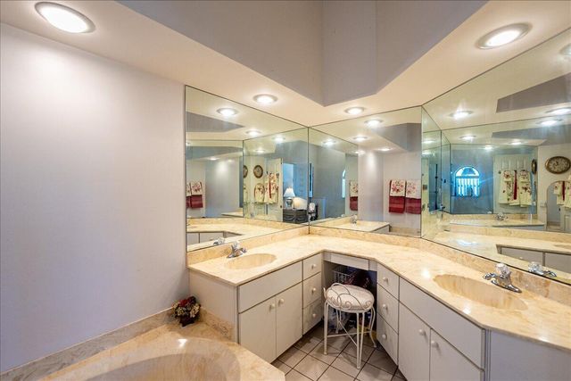 522 SE Majestic Terrace, Port St Lucie, FL 34953