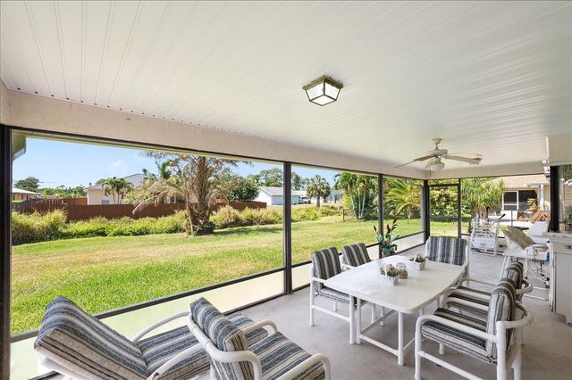 522 SE Majestic Terrace, Port St Lucie, FL 34953