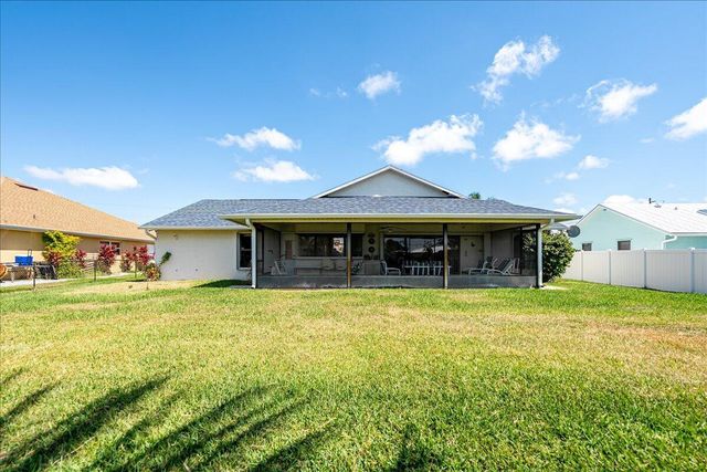 522 SE Majestic Terrace, Port St Lucie, FL 34953