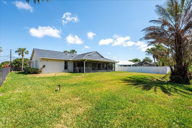 522 SE Majestic Terrace, Port St Lucie, FL 34953