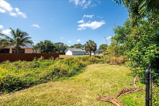 522 SE Majestic Terrace, Port St Lucie, FL 34953