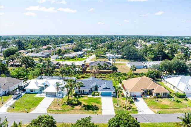522 SE Majestic Terrace, Port St Lucie, FL 34953