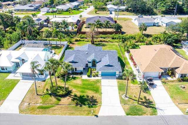 522 SE Majestic Terrace, Port St Lucie, FL 34953