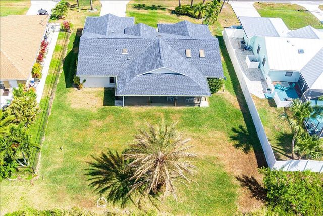 522 SE Majestic Terrace, Port St Lucie, FL 34953