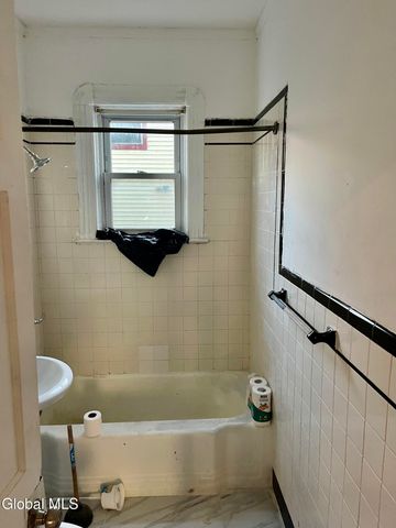 501 Paige Street, Schenectady, NY 12307