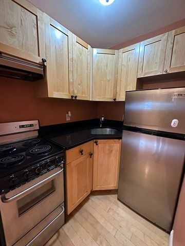 1800 Massachusetts Ave 8, Cambridge, MA 02140