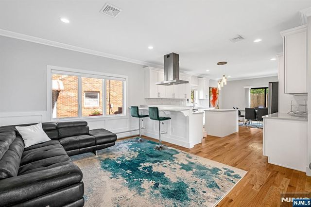 275 14th B, Palisades Park, NJ 07650