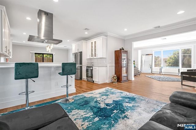 275 14th B, Palisades Park, NJ 07650