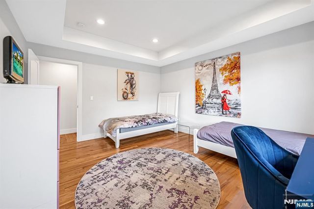 275 14th B, Palisades Park, NJ 07650