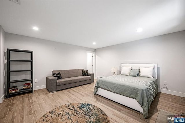 275 14th B, Palisades Park, NJ 07650