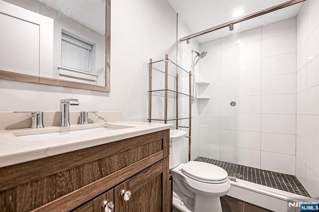 275 14th B, Palisades Park, NJ 07650