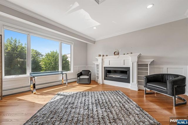 275 14th B, Palisades Park, NJ 07650