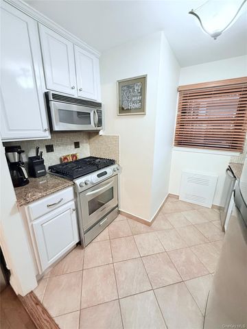 1213 E Broadway B12, Hewlett, NY 11557