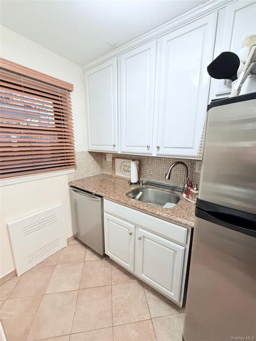 1213 E Broadway B12, Hewlett, NY 11557