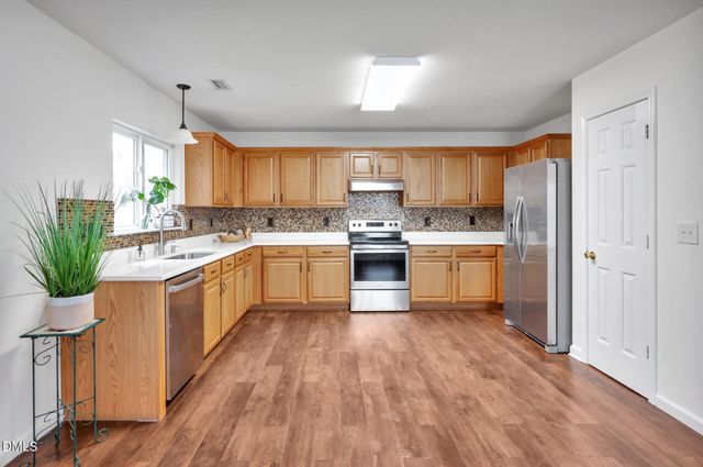 2022 Remington Oaks Circle, Cary, NC 27519