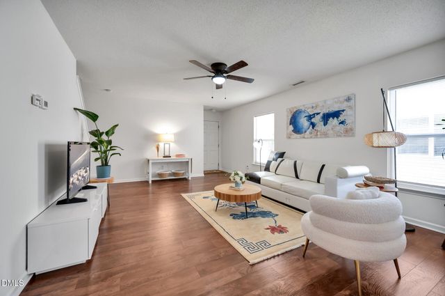 2022 Remington Oaks Circle, Cary, NC 27519