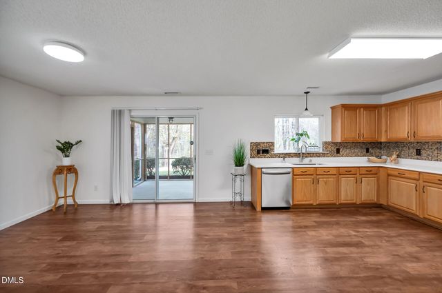 2022 Remington Oaks Circle, Cary, NC 27519