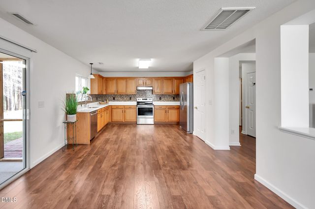 2022 Remington Oaks Circle, Cary, NC 27519