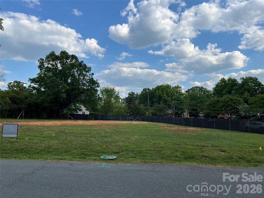 104 Heathwood Road, Charlotte, NC 28211