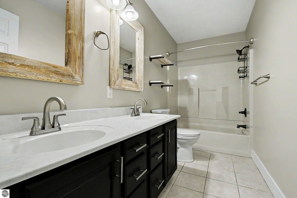 Image 24 of property listing at 8197 S Federal Road, Shepherd, MI 48883