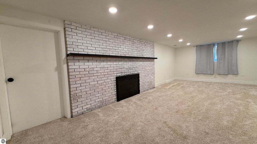 Image 26 of property listing at 8197 S Federal Road, Shepherd, MI 48883