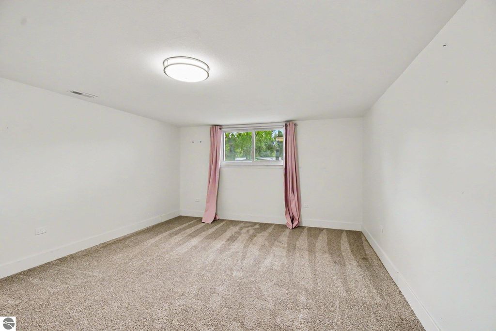 Image 29 of property listing at 8197 S Federal Road, Shepherd, MI 48883