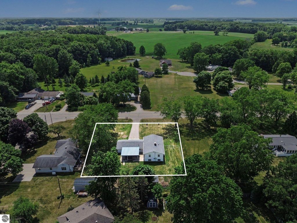 Image 45 of property listing at 8197 S Federal Road, Shepherd, MI 48883