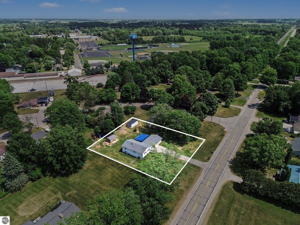 Image 46 of property listing at 8197 S Federal Road, Shepherd, MI 48883