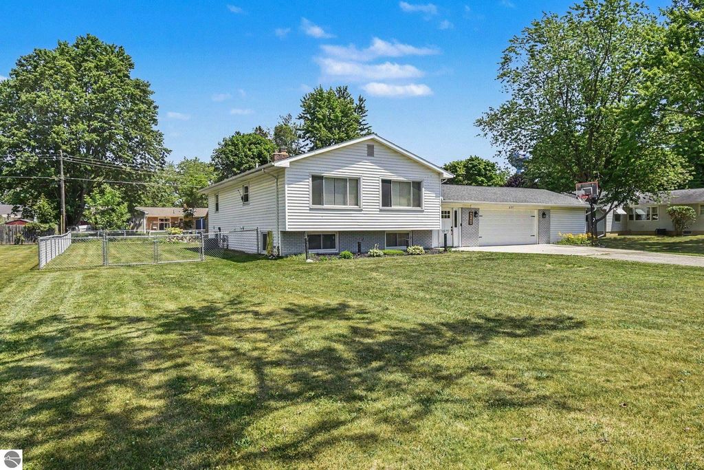 Image 47 of property listing at 8197 S Federal Road, Shepherd, MI 48883