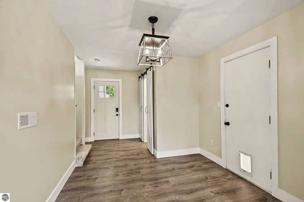 Image 8 of property listing at 8197 S Federal Road, Shepherd, MI 48883