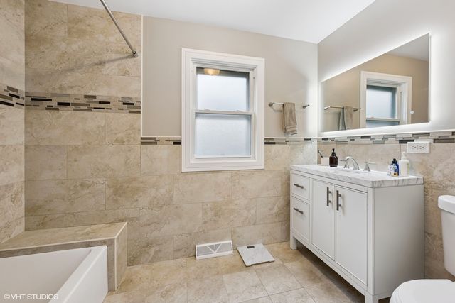 1181 Sherwood Road, Highland Park, IL 60035