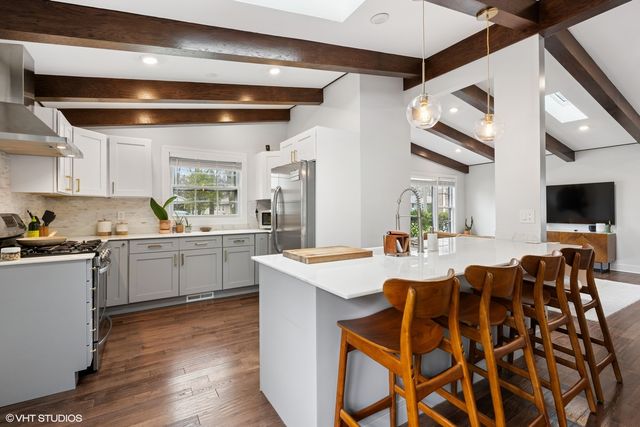 1181 Sherwood Road, Highland Park, IL 60035